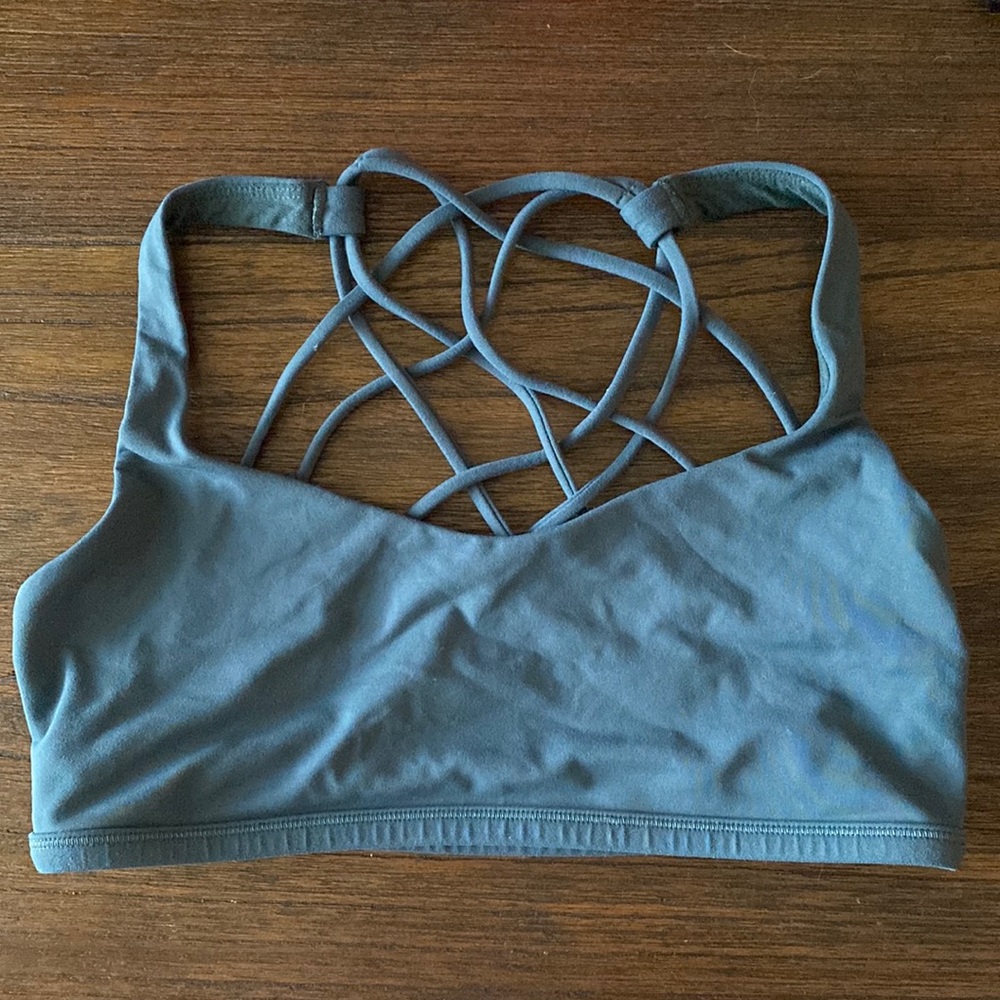 Lululemon Free to be bra